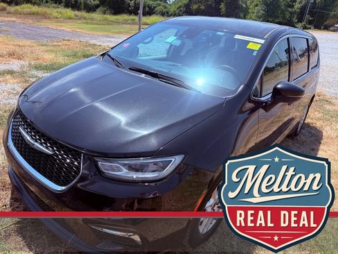 Used 2023 Chrysler Pacifica Touring-L FWD image 1