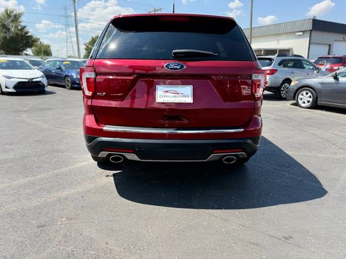 Used 2018 Ford Explorer XLT w/ Equipment Group 202A FWD image 4