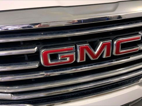 Used 2024 GMC Terrain SLT image 28