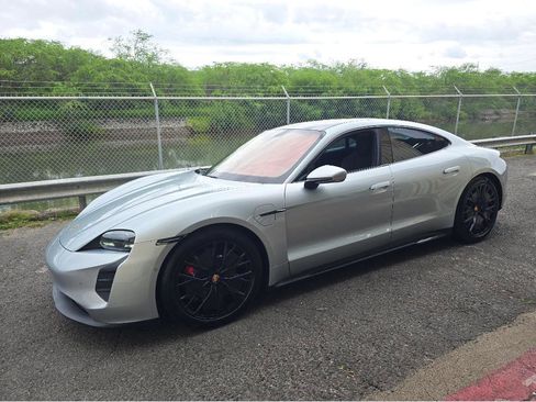 Used 2022 Porsche Taycan GTS AWD/4WD image 3