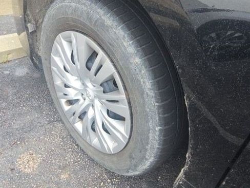 Used 2014 Toyota Camry LE FWD image 13