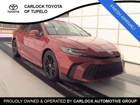 Used 2025 Toyota Camry SE w/ Convenience Package image 3