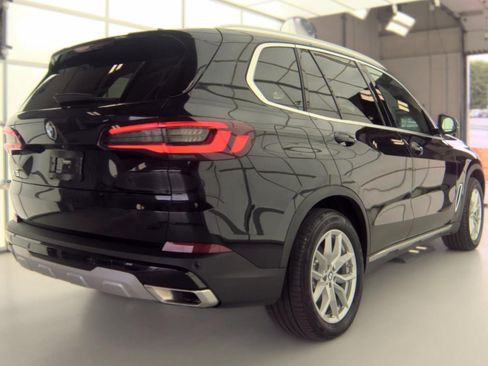 Used 2023 BMW X5 xDrive40i w/ Premium Package AWD/4WD image 3