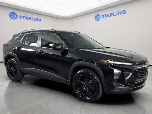 Used 2024 Chevrolet Trax ACTIV w/ Sunroof Package image 13