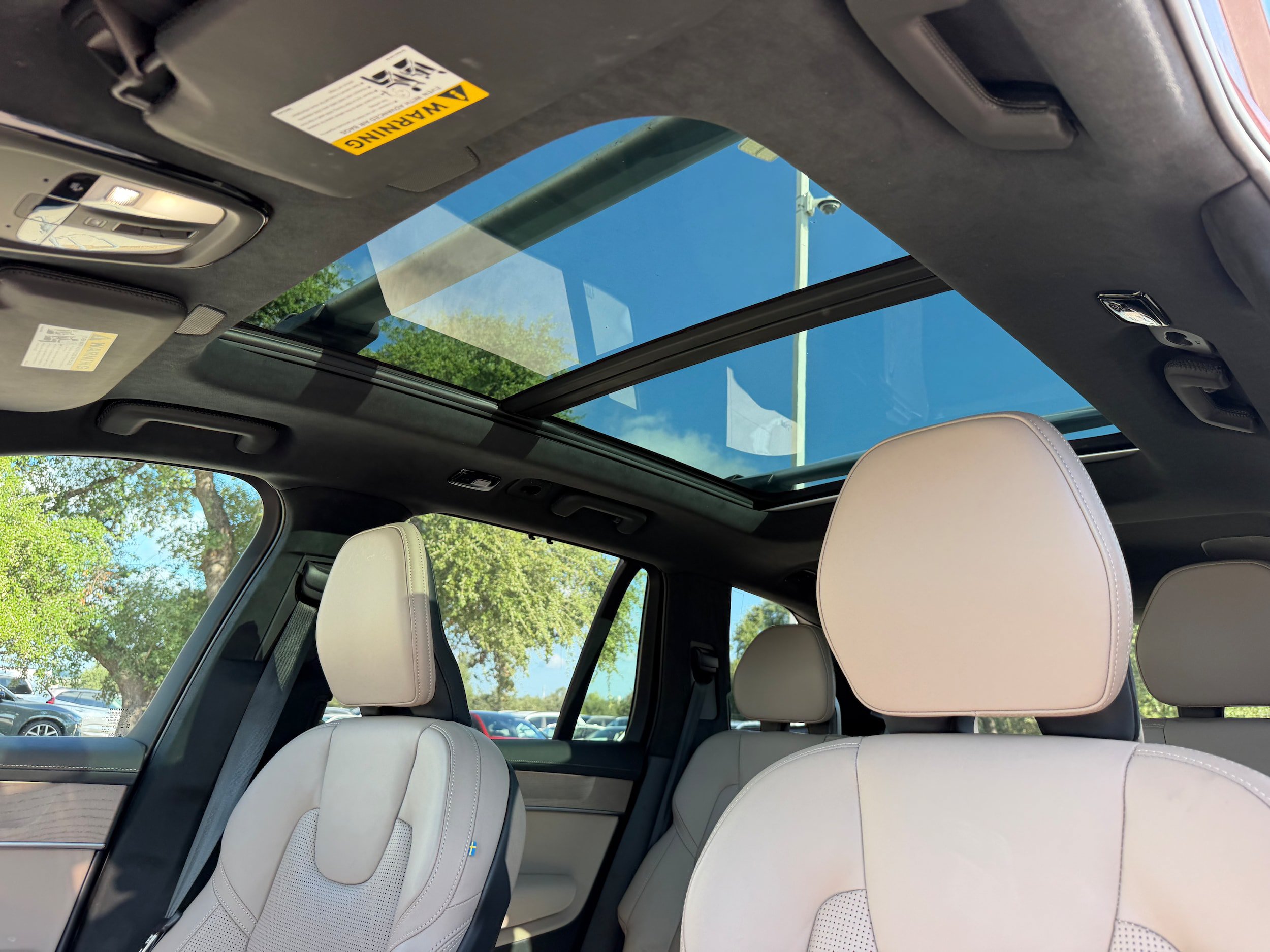 Certified 2025 Volvo XC90 T8 Ultra AWD/4WD image 25