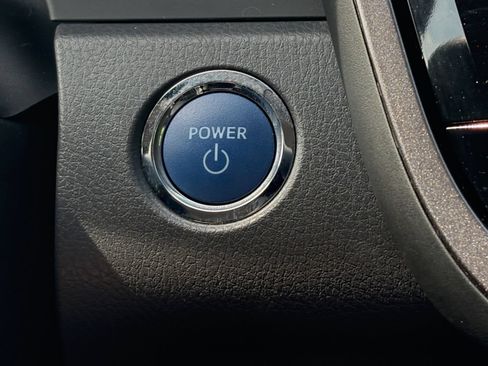 Used 2024 Toyota Camry SE FWD image 5