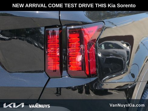 Used 2023 Kia Sorento LX FWD image 33