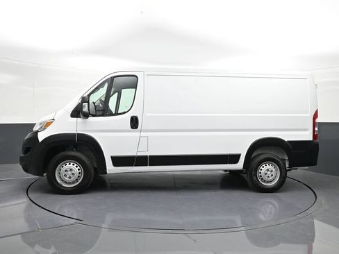 Used 2025 RAM ProMaster 2500 w/ Convenience Group FWD image 2