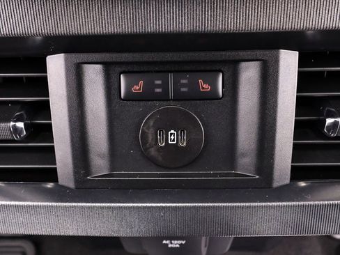 Certified 2025 Ford F350 Platinum w/ FX4 Off-Road Package image 19