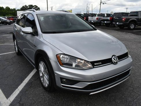 Used 2017 Volkswagen Golf Alltrack SE AWD/4WD image 4