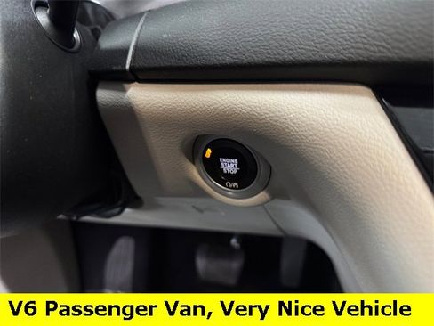 Used 2024 Chrysler Pacifica Touring-L image 21