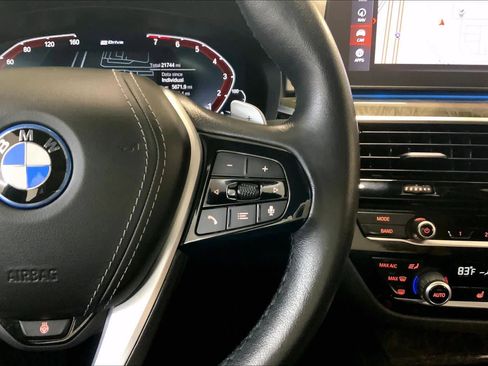 Certified 2023 BMW 530e xDrive w/ Premium Package image 24