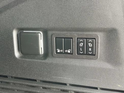 Used 2023 Chevrolet Suburban High Country w/ Advanced Technology Package AWD/4WD image 25