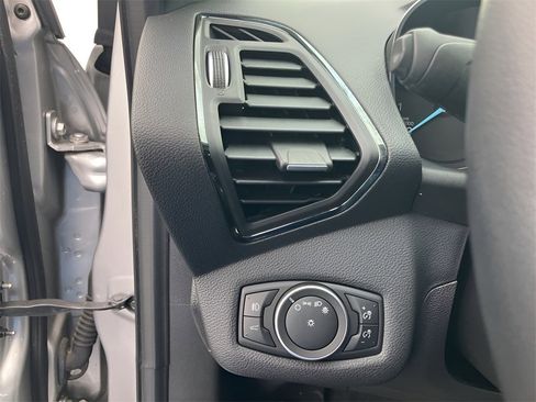 Used 2018 Ford Escape Titanium w/ Ford Safe & Smart Package image 21