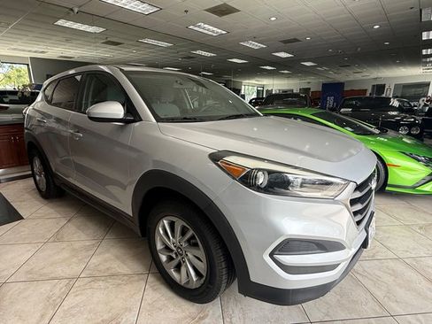 Used 2016 Hyundai Tucson SE image 1