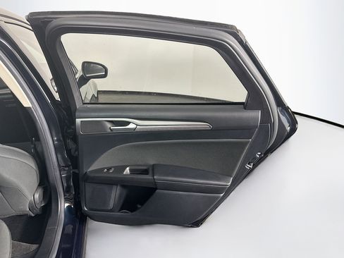 Used 2020 Ford Fusion SE FWD image 28