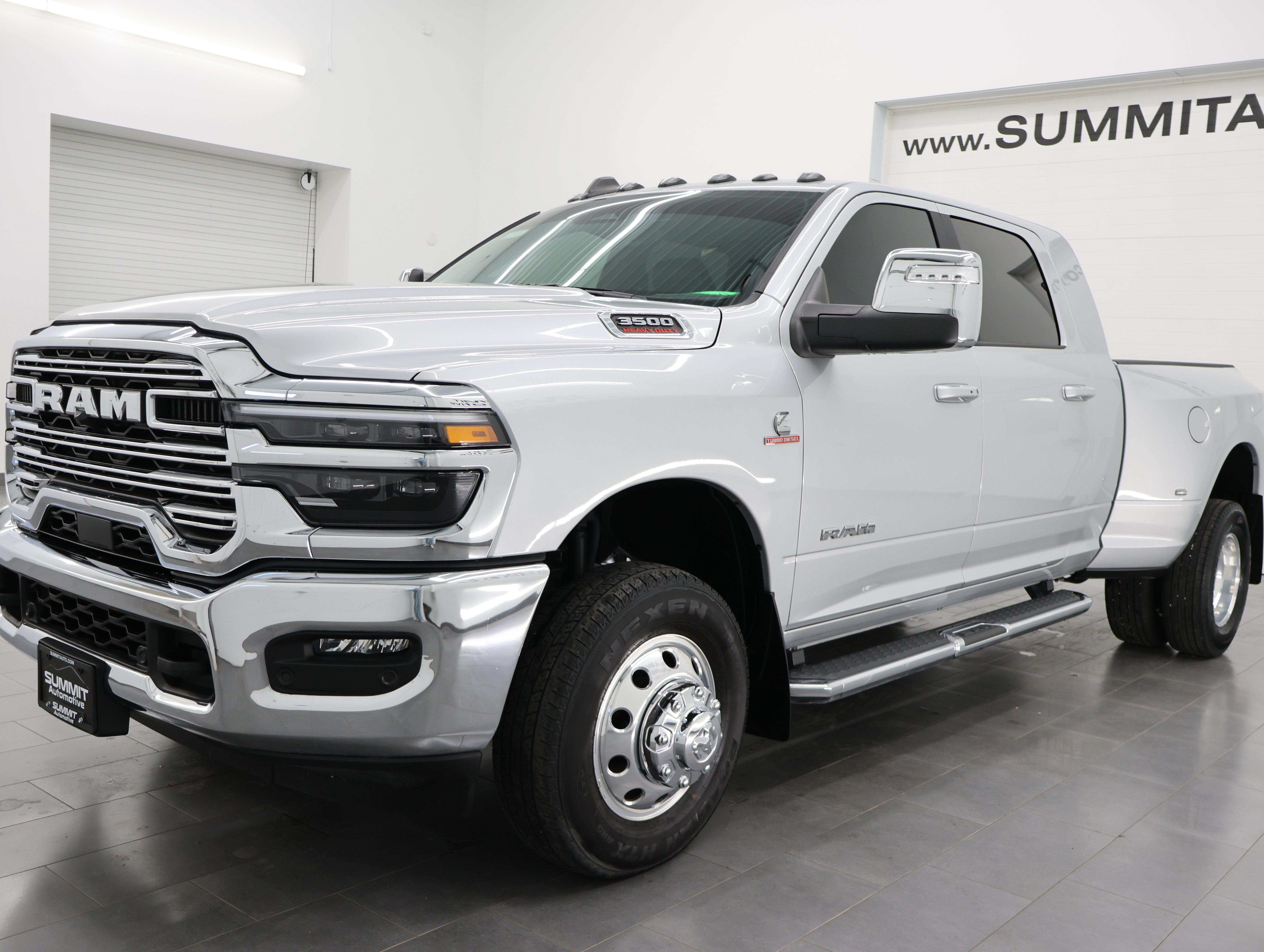 Used 2026 RAM 3500 Laramie AWD/4WD image 7