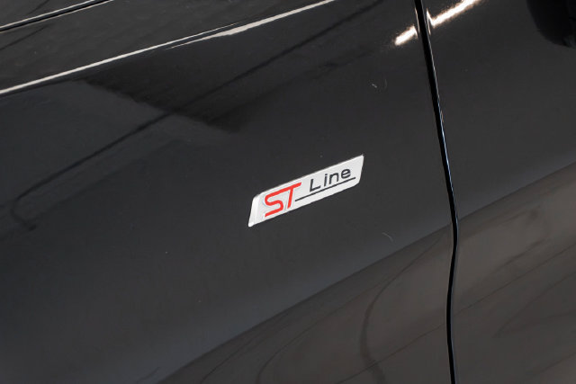 Used 2025 Ford Explorer ST-Line AWD/4WD image 3