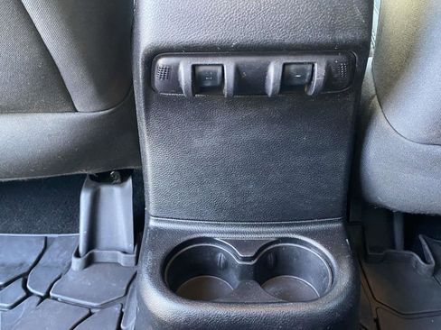 Used 2012 Jeep Wrangler Unlimited Sahara image 13