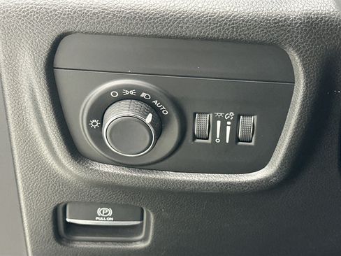 Used 2023 Jeep Grand Cherokee Laredo w/ Trailer Tow Prep Group (B) AWD/4WD image 10
