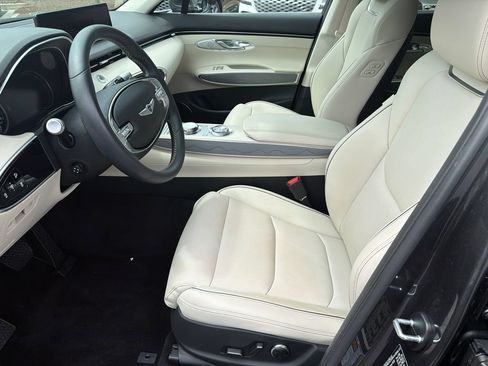 Used 2024 Genesis GV70 2.5T w/ Advanced Package AWD/4WD image 11
