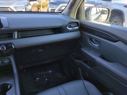 Used 2025 Honda Pilot TrailSport image 16