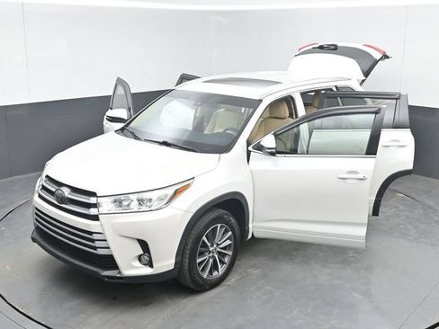 Used 2018 Toyota Highlander XLE FWD image 51