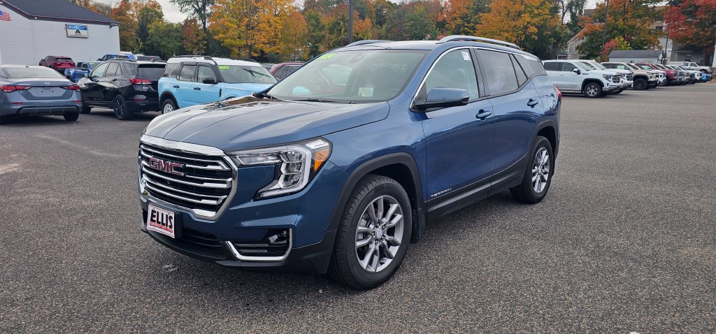 Used 2024 GMC Terrain SLT w/ Tech Package AWD/4WD image 3