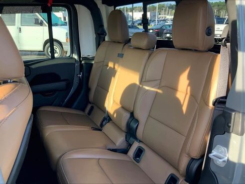 Used 2023 Jeep Gladiator Rubicon w/ LED Lighting Group image 20