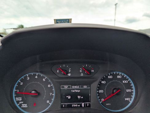 Used 2018 Chevrolet Equinox LT FWD image 12