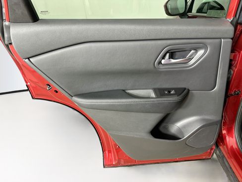 Used 2025 Nissan Rogue SV AWD/4WD image 25