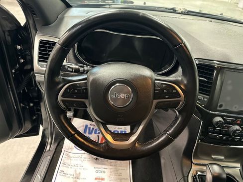 Used 2022 Jeep Grand Cherokee Limited image 17