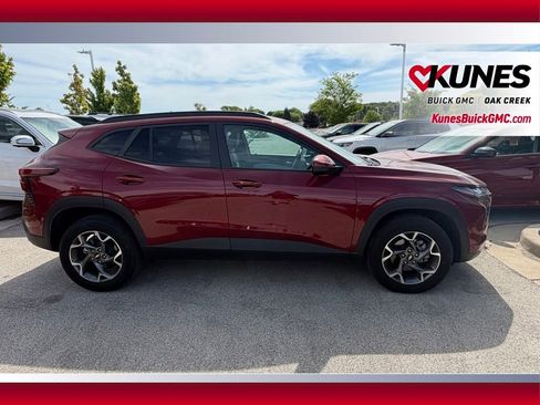 Used 2025 Chevrolet Trax LT w/ LT Convenience Package FWD image 7