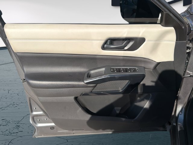 Used 2023 Nissan Pathfinder SV FWD image 19