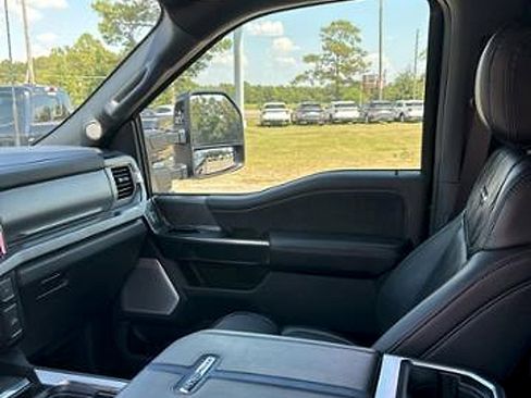 Used 2025 Ford F250 Platinum image 19