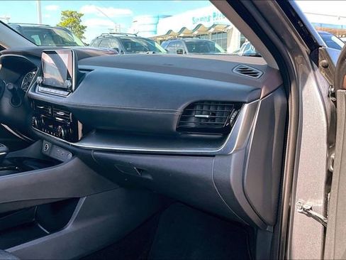Used 2021 Nissan Rogue SV FWD image 23