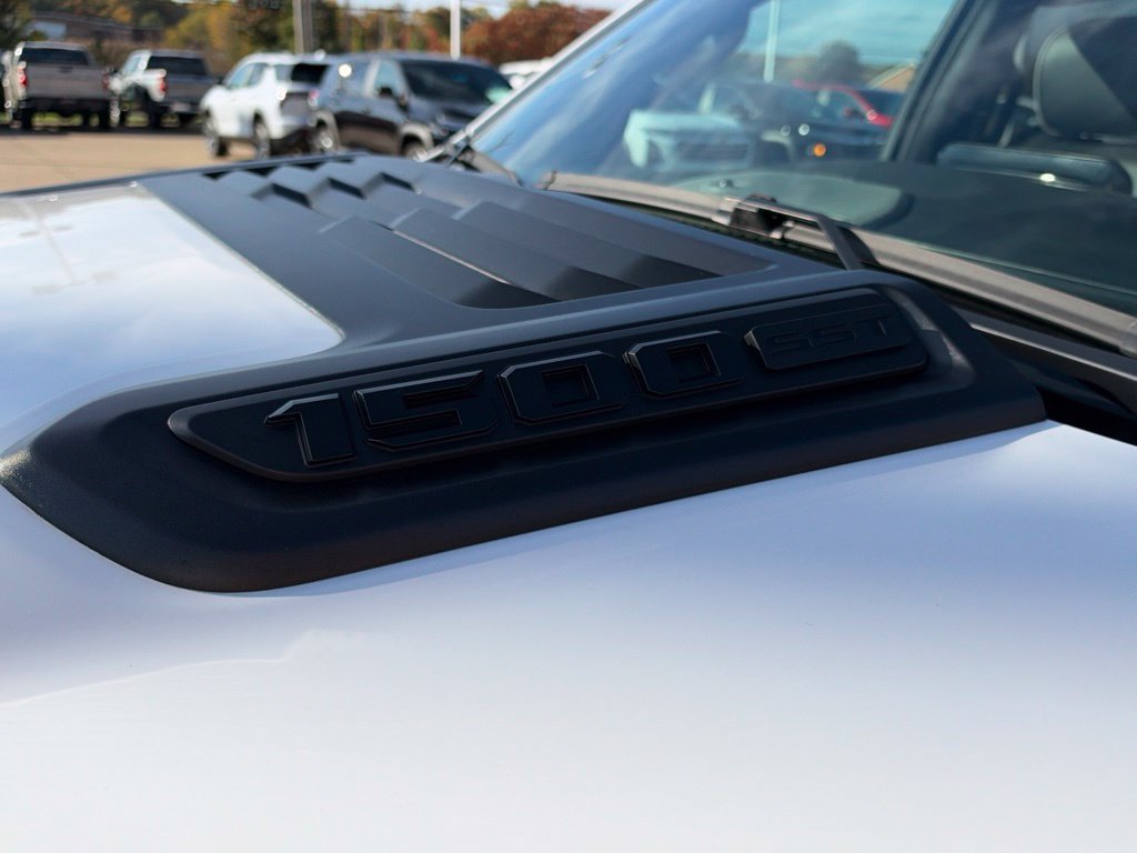 Used 2025 RAM 1500 Laramie w/ Night Edition AWD/4WD image 9