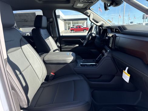New 2026 GMC Sierra 3500 Denali w/ Denali Reserve Package image 19