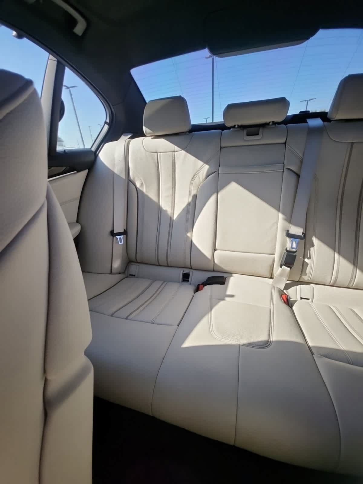 Used 2019 BMW 530e w/ Premium Package RWD image 6