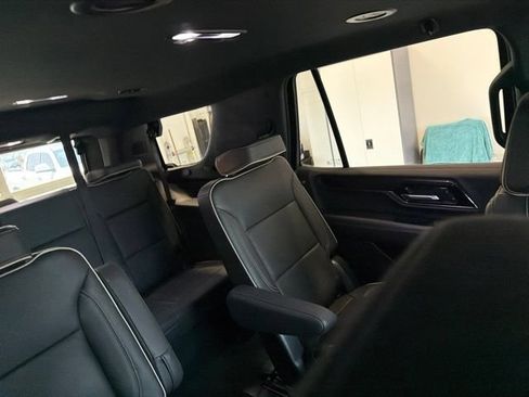 Used 2025 GMC Yukon Elevation w/ LPO, Elevation Black Package AWD/4WD image 45