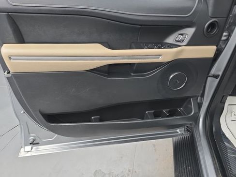 Used 2024 Ford Expedition Max Limited image 25