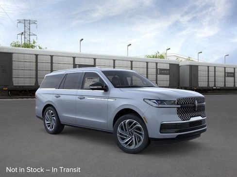 New 2026 Lincoln Navigator Reserve image 7