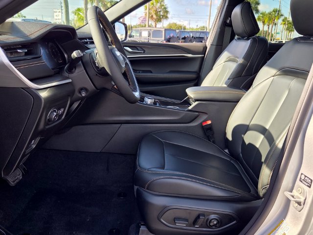 New 2026 Jeep Grand Cherokee Limited AWD/4WD image 11