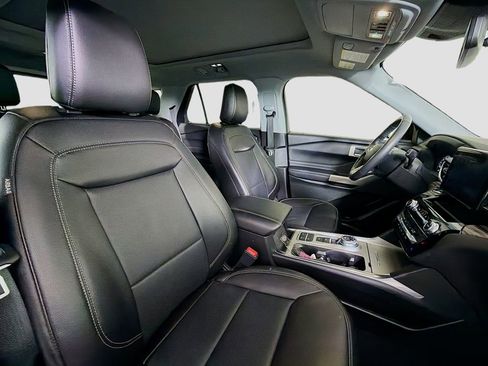 Used 2022 Ford Explorer Limited w/ Equipment Group 301A image 31