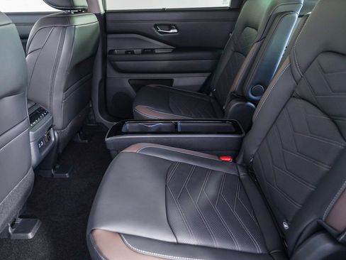 Certified 2025 Nissan Pathfinder Platinum image 21