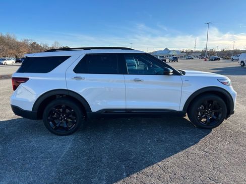 Used 2023 Ford Explorer ST-Line w/ Class IV Trailer Tow Package image 7