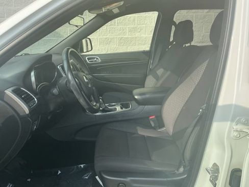 Used 2021 Jeep Grand Cherokee Laredo w/ Security & Convenience Group AWD/4WD image 14