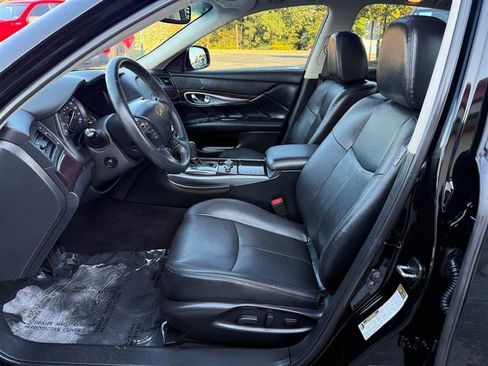 Used 2019 INFINITI Q70 Luxe image 28