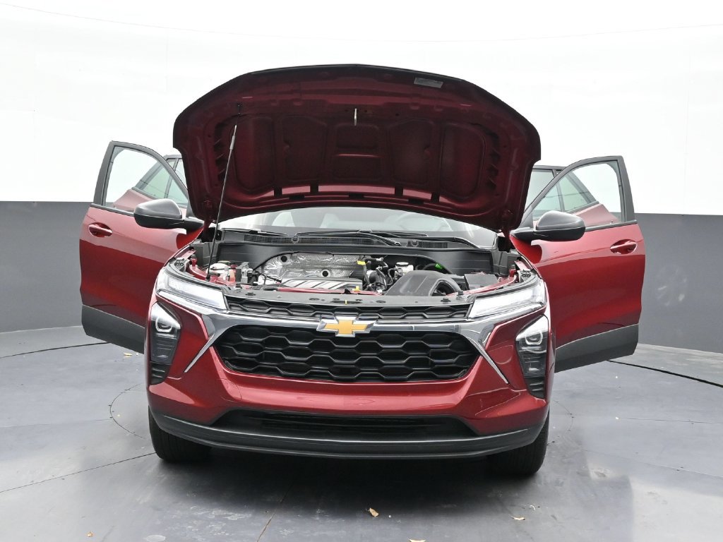 Used 2025 Chevrolet Trax LS FWD image 33
