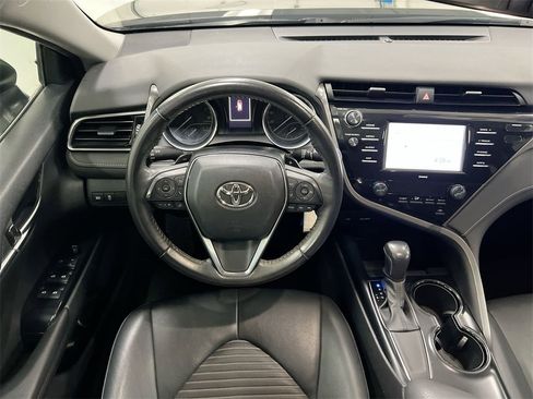 Used 2020 Toyota Camry SE image 11